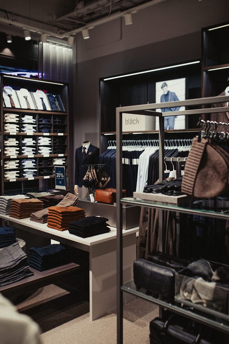 MQMarqet_MOOD_suitshop.jpg
