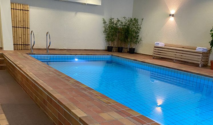 Hotelschwimmbad-q.jpg