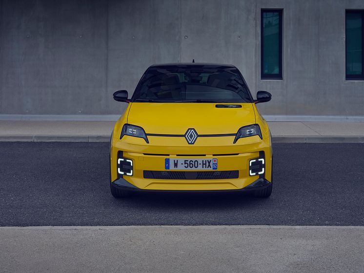Renault 5 E-Tech electric - iconic cinq version - Pop Yellow! (17).jpg
