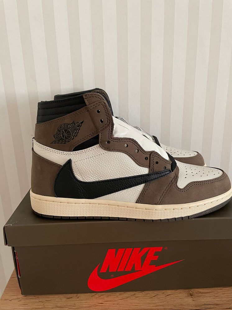 Air Jordan 1 Retro High Travis Scott 2021-05-18 .jpg