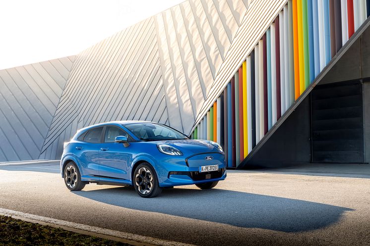 Der neue Ford Puma Gen-E in Digital Aqua