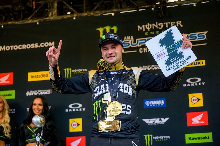 2025052102_001xx_Webb_Wins_Supercross_Title_in_Close_Contest_4000.jpg