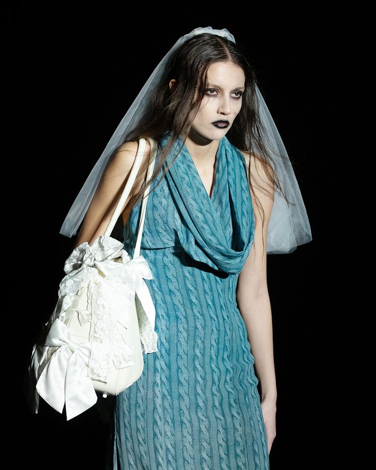 AVAVAV_FW25_RUNWAY_LOOK_13_closeup2.jpg