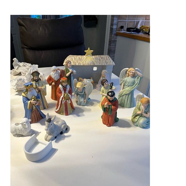 Julkrubba i porslin Jenny Nyström komplett felfri.jpg