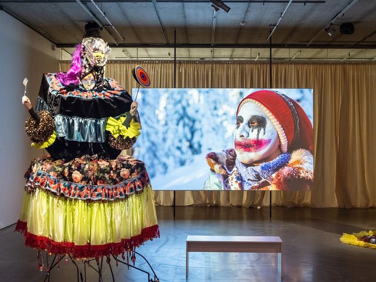 Valeria Montti Colque, installationsvy Cosmonación – Modersberget, Bonniers Konsthall, 2025