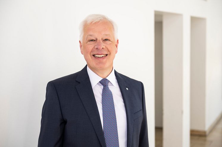Dr. Gerhard Schmitz