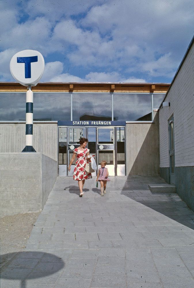 Entrén till Fruängen tunnelbana år 1964.jpg