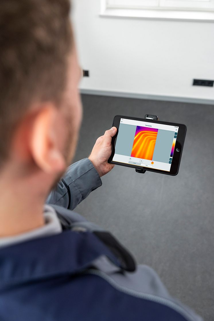 testo-860i-application-floorheating-clip-on-tablet-351-en.jpg