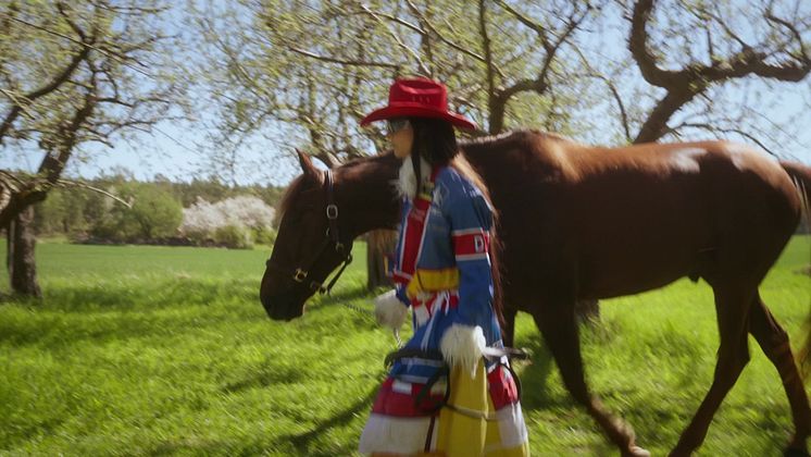 Trav blir mode när Cleo tolkar svensk tradition