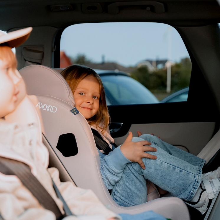 Axkid_Blossom Rose_Lifestyle_2.png
