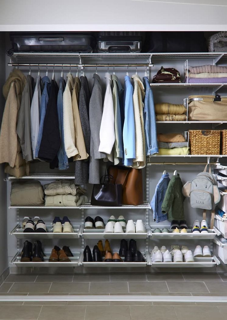 Elfa_Clothing_Interior_Click-in_system_StopMotion_Gliding_shoeshelf_2023-02_001.mp4