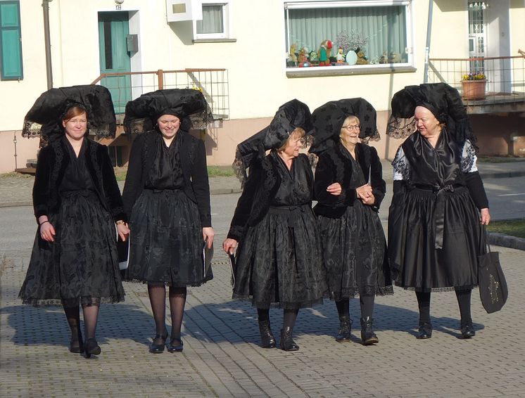 Ostern_Kirchgang in Burg_Foto_Archiv_K. Möbes.JPG