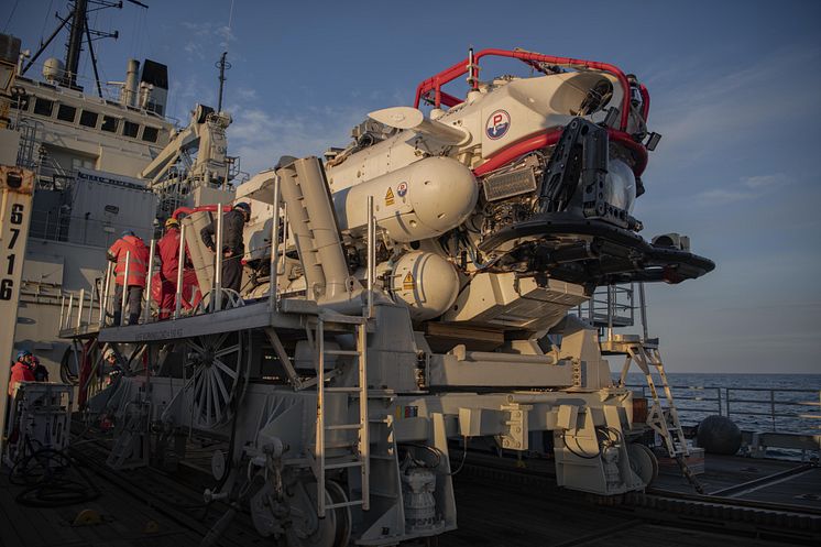 Submarine rescue vehicle.jpg