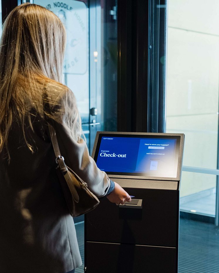 Guest checking out using the express check-out machine