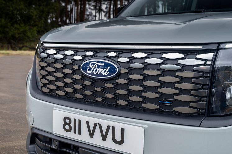 2024_FORD_E-Tourneo_Courier_05.jpg