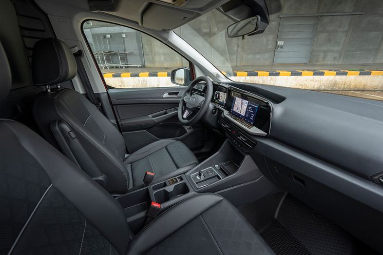 2025PbFP_Transit_Connect_PHEV_026.jpg