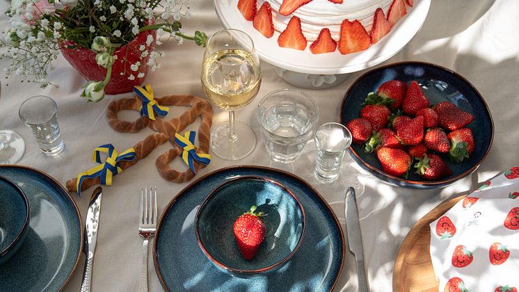 SS25 Midsommar Lagerhaus dukning_7.jpg