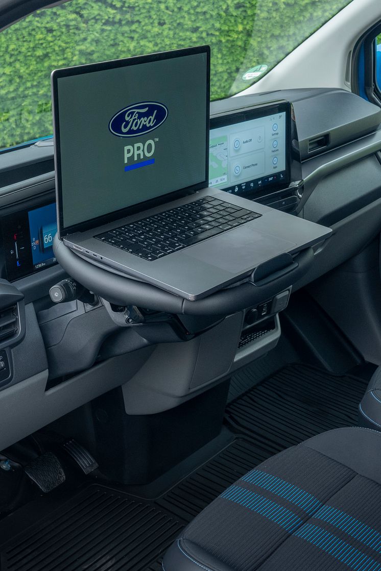 2025PbFP_E-Transit_Custom_Sport_060.jpg