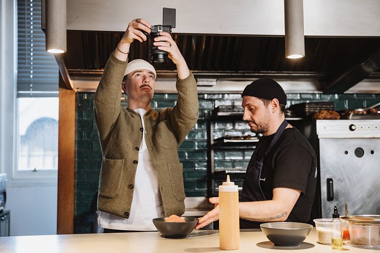 Canon EOS R50V_Lifestyle_Rick_Chef_Overhead_621920.jpg