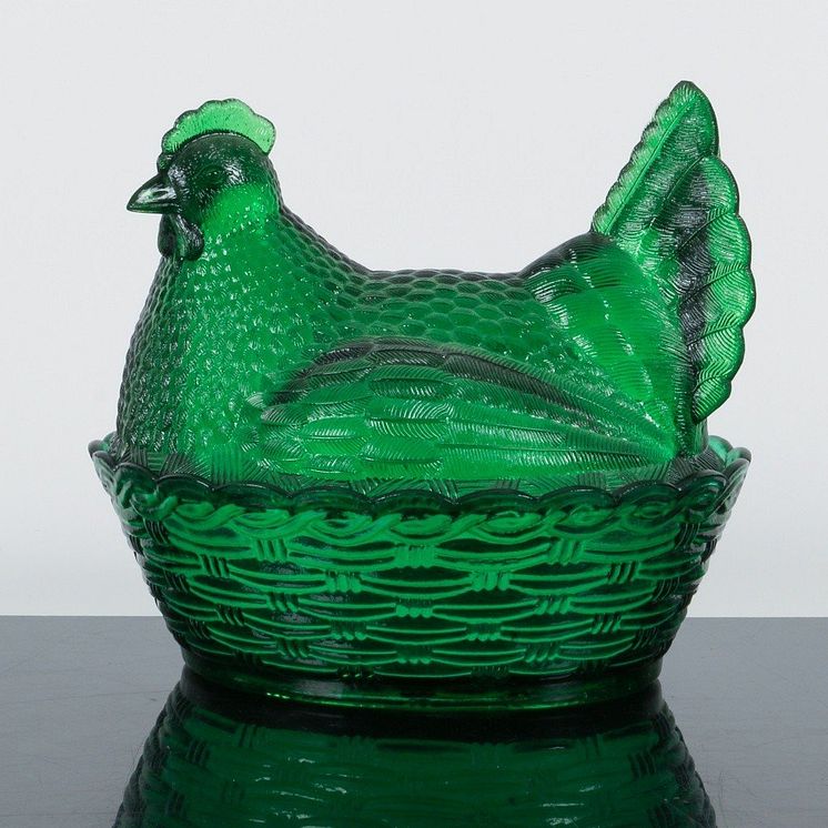 Underbar Stor grön ägghöna godisgömma pressglas 1900 tal.jpg
