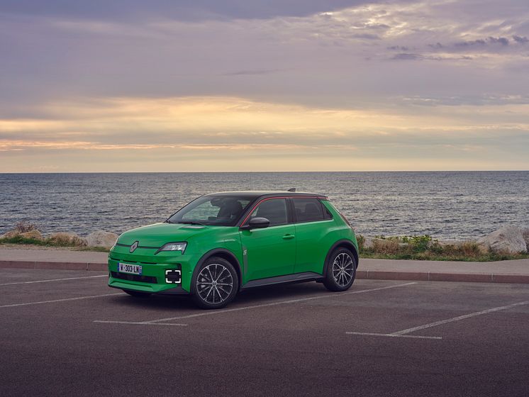 Renault 5 E-Tech electric - techno version - Pop Green! (27).jpg