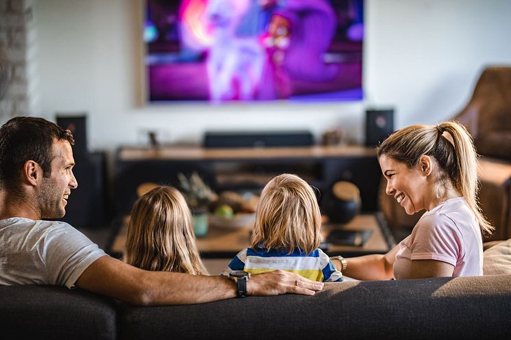 TV-family-GettyImages-1188348879