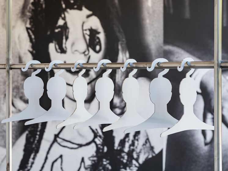 Frida Orupabo, installationsvy On Lies, Secrets and Silence, Bonniers Konsthall, 2024.