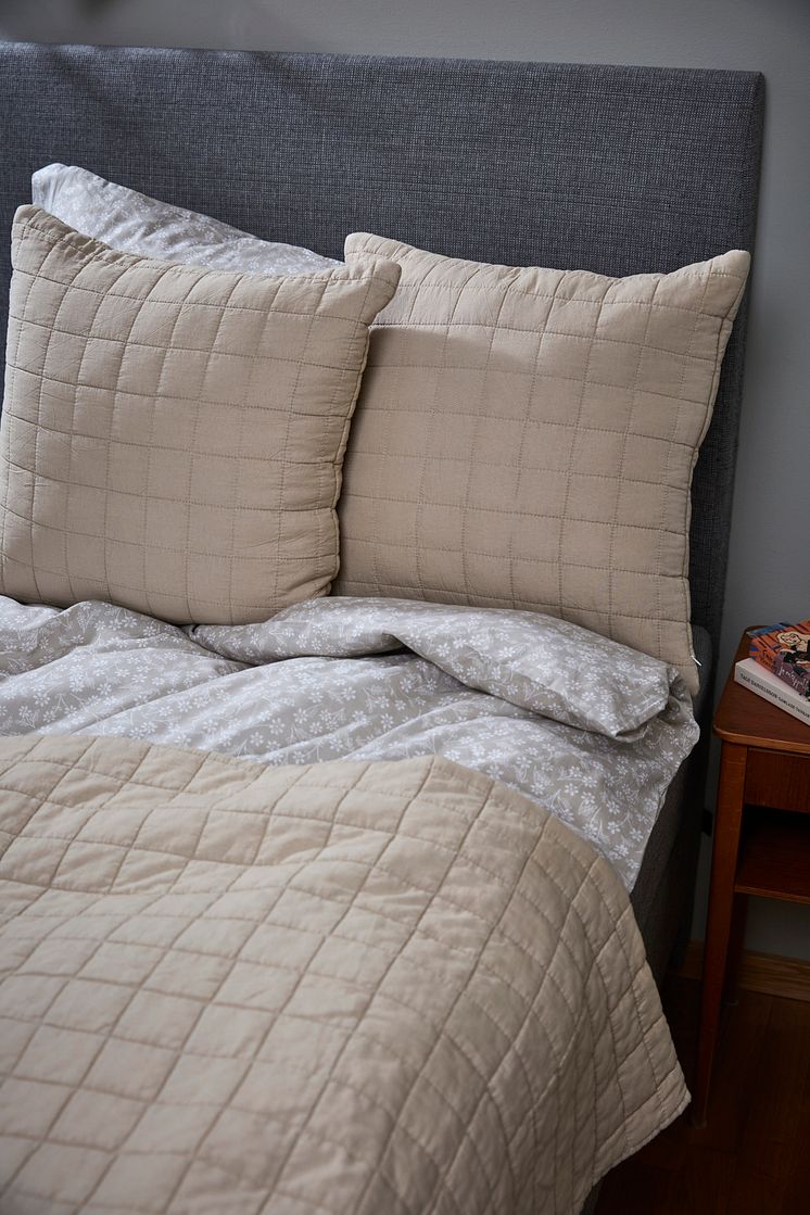 870364-16_1 CUSHION COVER QUILT.jpg