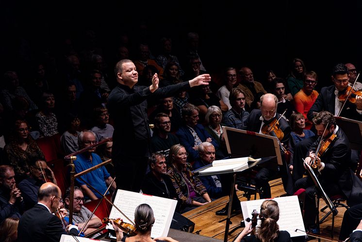 Mahler Symfoni nr 3 med Ryan Bancroft