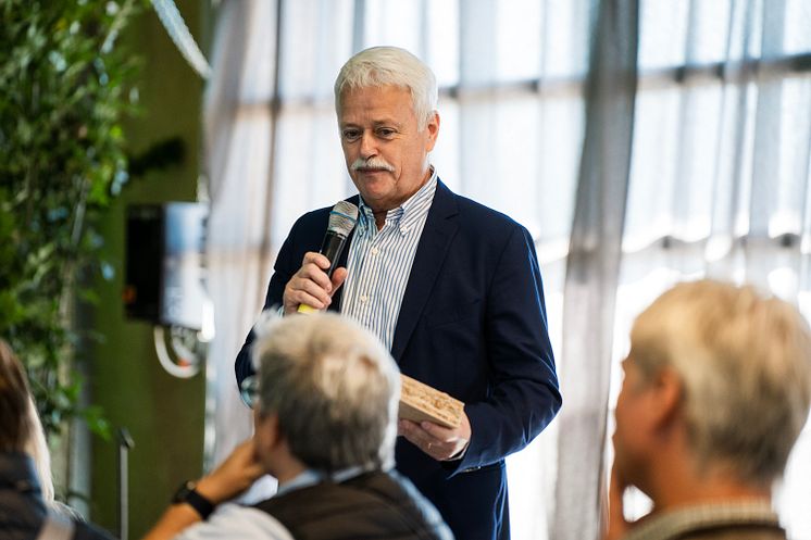 Volker Angres