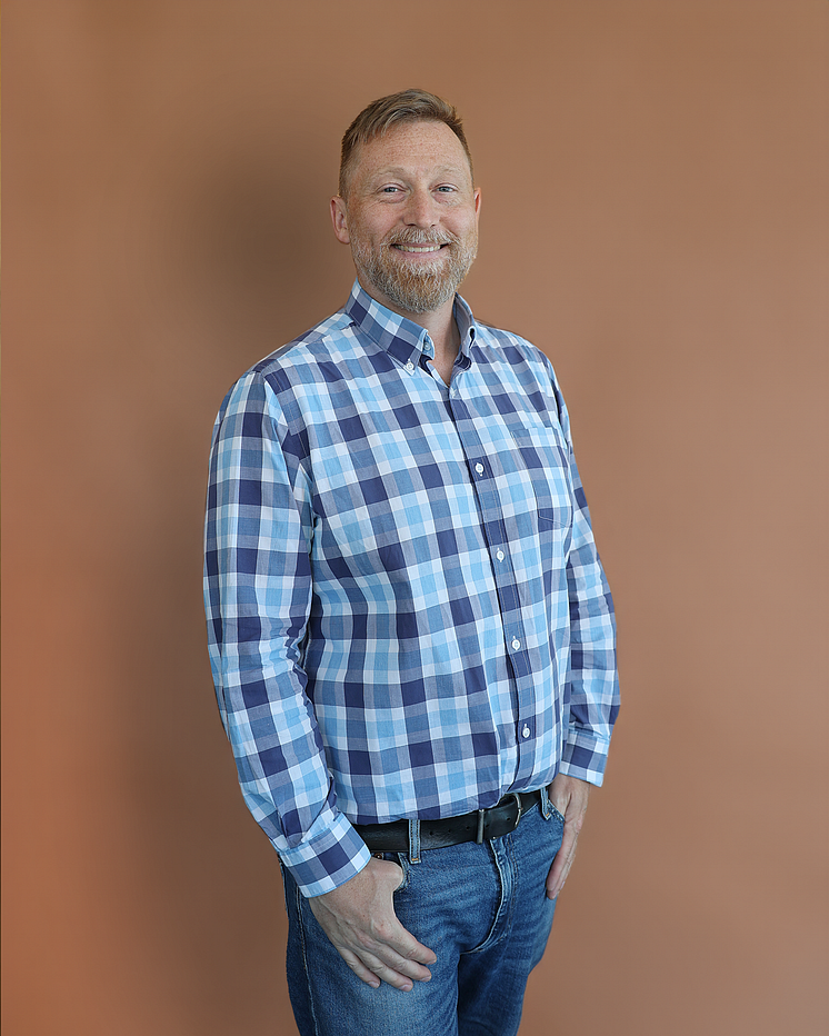 robert_wedmo_with_background.png