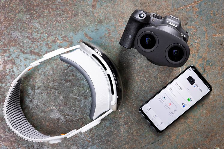 Canon RF-S 3.9mm F3.5 STM DUAL FISHEYE-ambient-flat-lay-vision-pro.JPG