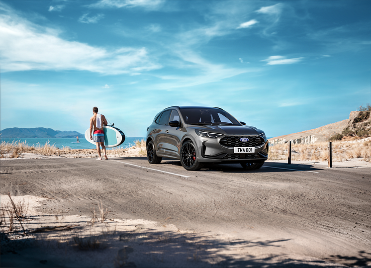 2025_FORD_KUGA_BLACK_PACKAGE_01.png