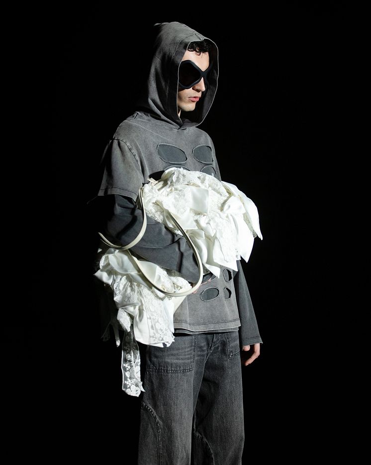 AVAVAV_FW25_RUNWAY_LOOK_25_closeup1.jpg