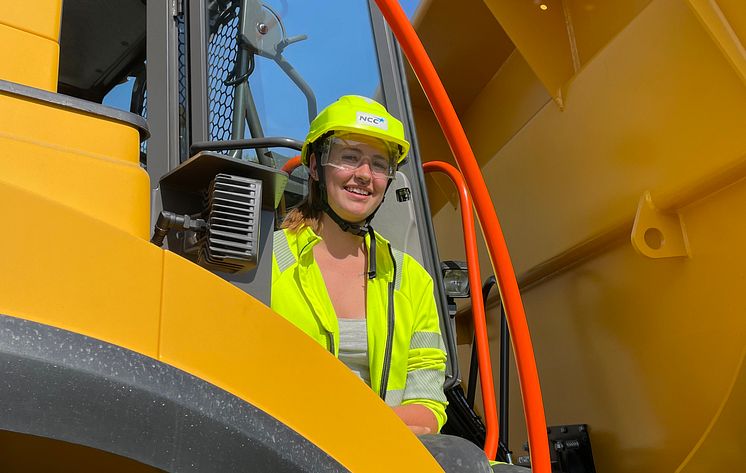 Hanna Strömberg körde anläggningsmaskinen