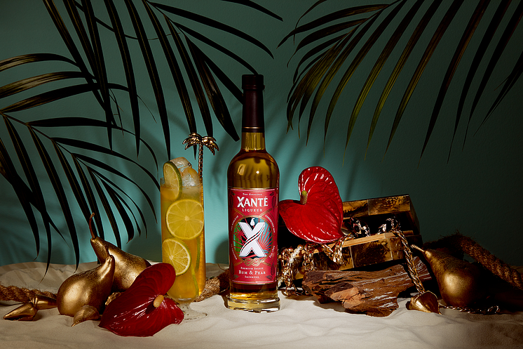 Xanté Rum & Pear i strandmiljö, liggande