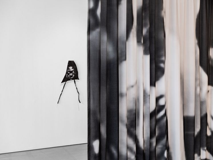 Frida Orupabo, installationsvy On Lies, Secrets and Silence, Bonniers Konsthall, 2024.