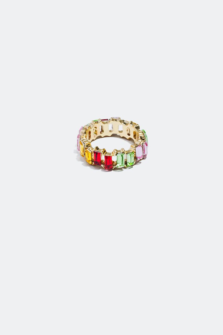 Ring med färgade glasstenar