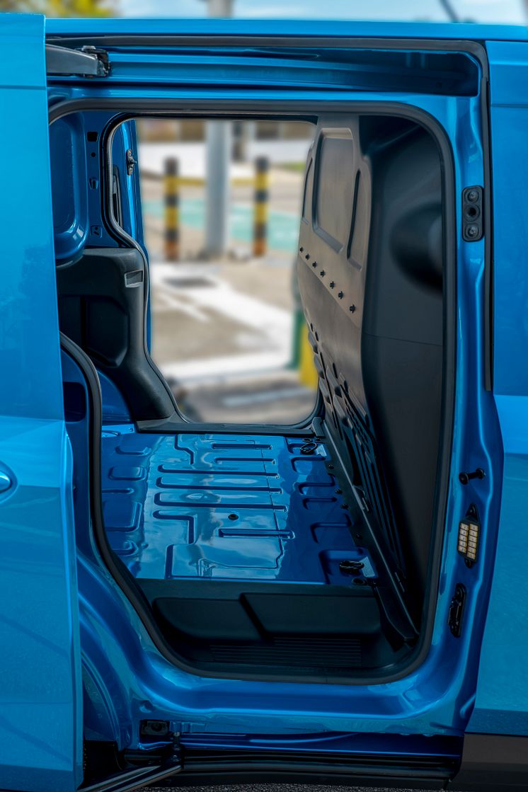 2023_FORD_E-TRANSIT_COURIER_10.jpg