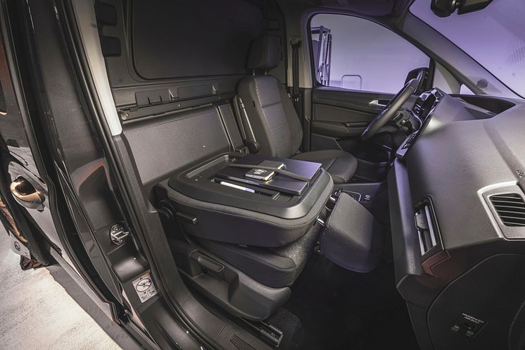 TRANSIT_CONNECT_SEAT_BACK_WORK_SURFACE_01.jpg