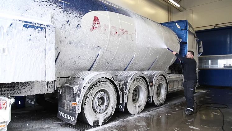 AdProLine® CitroFoam, löser vägdamm, sot, pigmentsmuts och avlägsnar effektivt insekter!