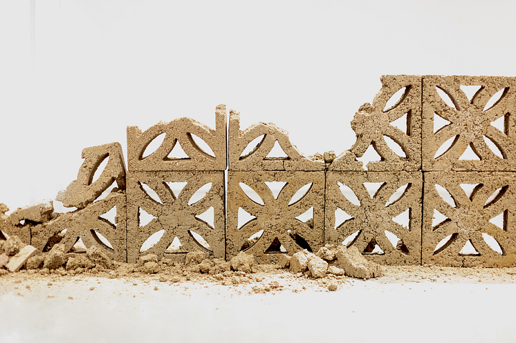 Mariana Ramos Ortiz, Breezeblocks (derrumbe), 2023