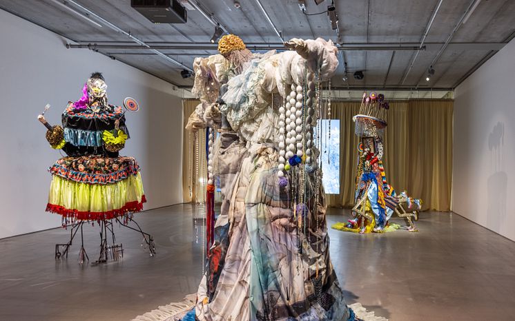 Valeria Montti Colque, installationsvy Cosmonación – Modersberget, Bonniers Konsthall, 2025