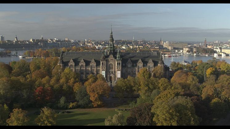 Flygvy över Nordiska museet i Stockholm (film av CHIMNEY Content)