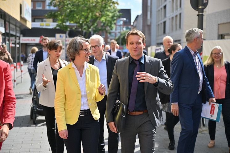 230809-Koeln-Besuch-Ministerin-Ina-Scharrenbach-Foto-03_Michael-Luebke-.jpg