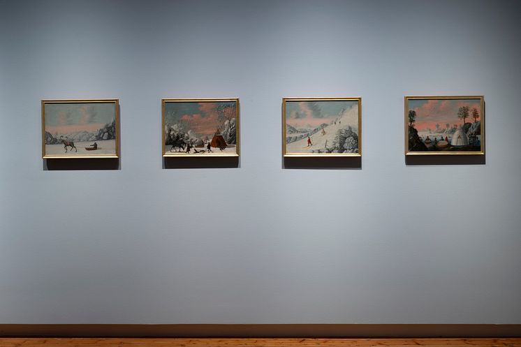 Foto fra utstillingen på Kode: Malerier fra billedserie om samenes liv fra 1748, av Johannes Rasch og Hans H. Eegberg. Nationalmuseet København. Foto: Thor Brødreskift.