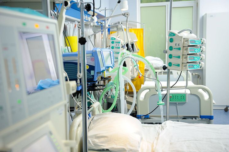 7084564-reanimation-ward-with-modern-equipments_webb.jpg