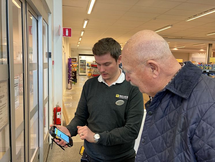 Robert Mikkola visar Beijer Skanna