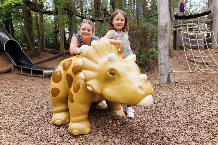 Baumhaus & Dinos im PLAYMOBIL-FunPark