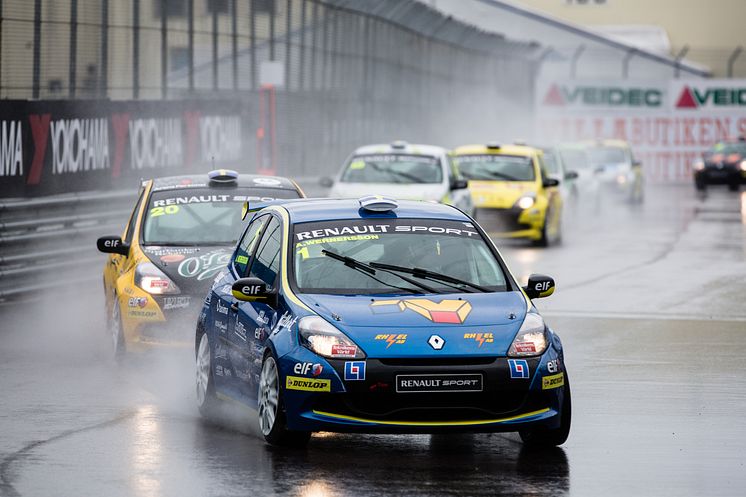 Wernersson på väg mot seger i andra Clio Cup-heatet i Göteborg